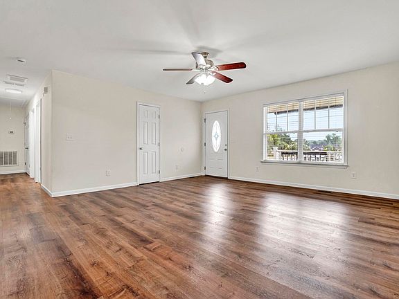 4th image of 608 Ruddy Creek Cir