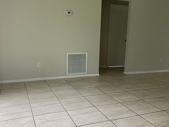 4th image of 2432 SE Richmond St
