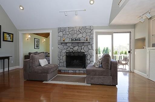 5th image of 483 Shawsheen St