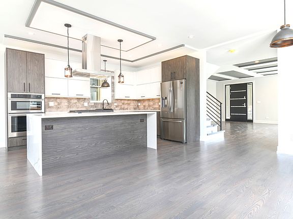 3rd image of 5744 N Oriole Ave