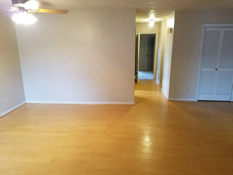 412-414 Brentwood Dr E — Photo 8