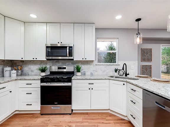 5th image of 413 Woodland Hill Ct