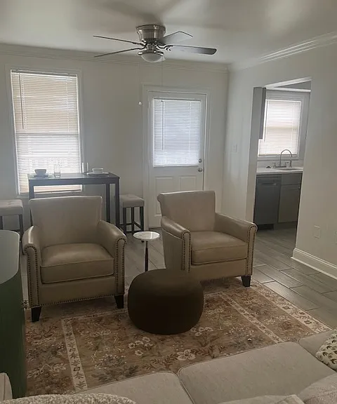 546 E Hall Ln — Photo 7