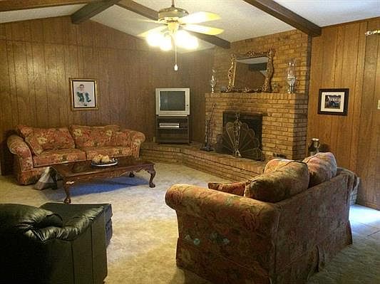 3rd image of 106 Larkspur St