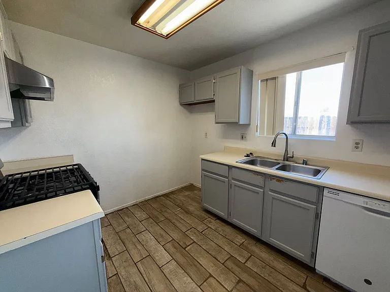 807 Gemstone Ave #4 — Photo 5