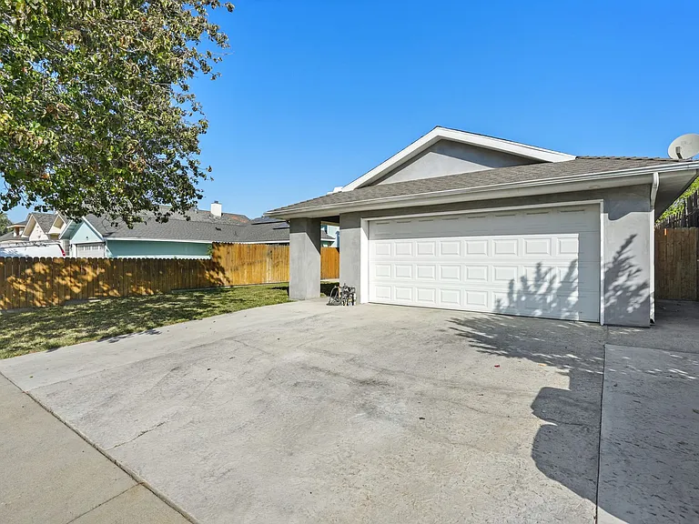 14189 Aztec St — Photo 2