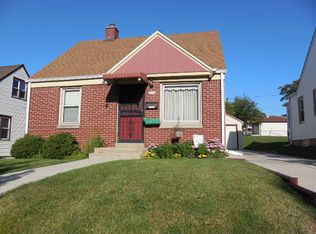 2048 S 98th St, West Allis, WI 53227