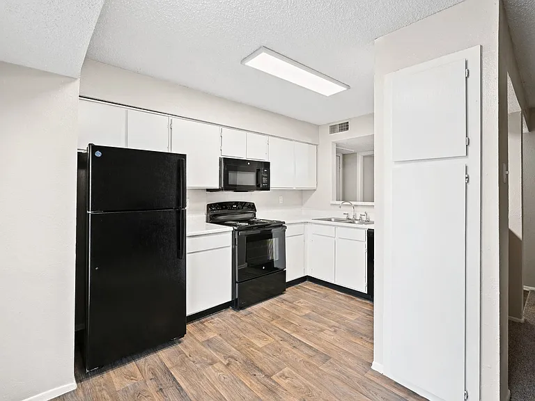 Preston Oaks — Photo 18