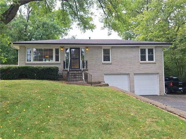 4028 NE Kelsey Rd, Kansas City, MO 64116