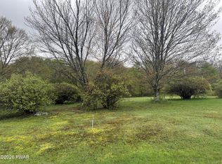 60 Meadowland Dr, Damascus, PA 18415