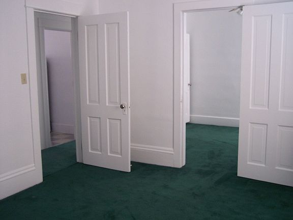 4th image of 323 S 35th St #2