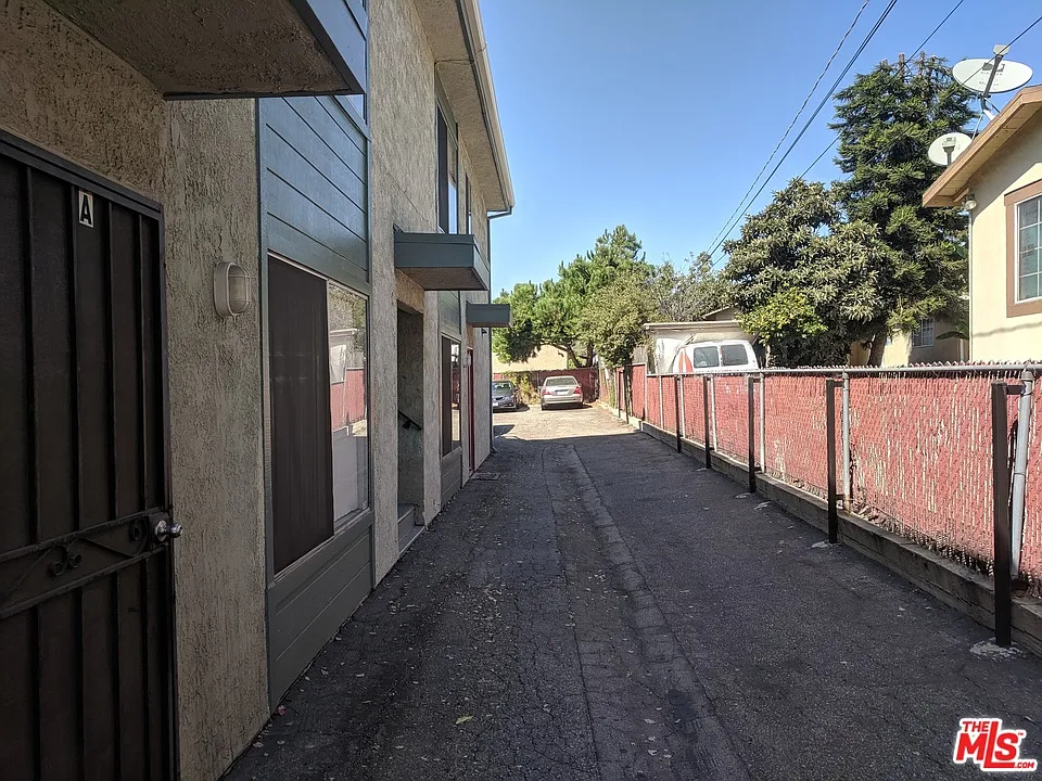 Building Photo 3