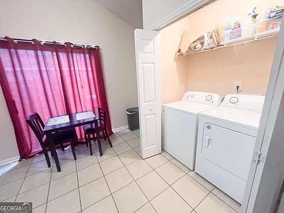 5th image of 440 Hollow Ridge Dr