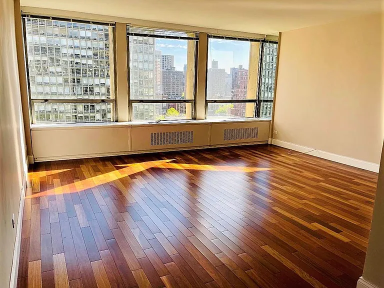 300 E 33rd St #12P — Photo 8