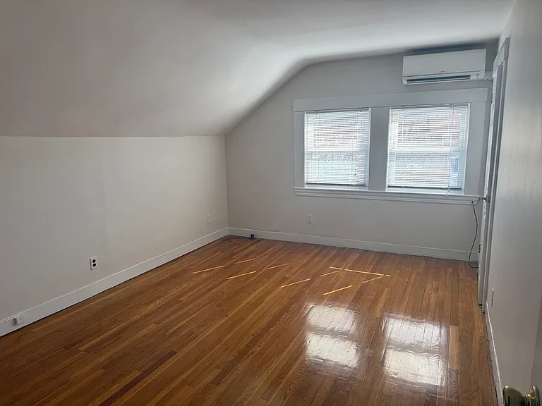 224 Washington St #3 — Photo 4