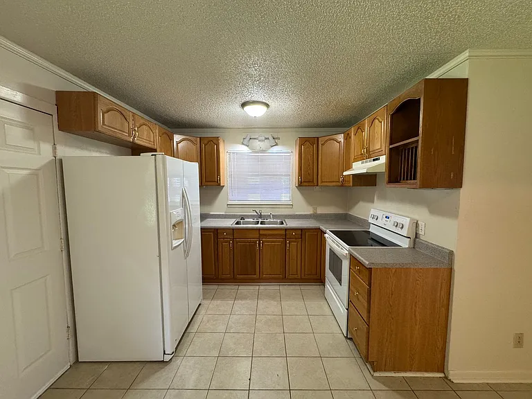 1409 Gardenia Ave — Photo 5