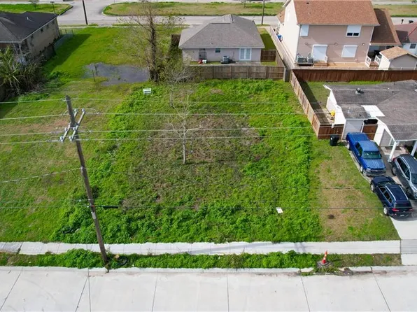 4700 Longfellow Dr, New Orleans, LA 70127