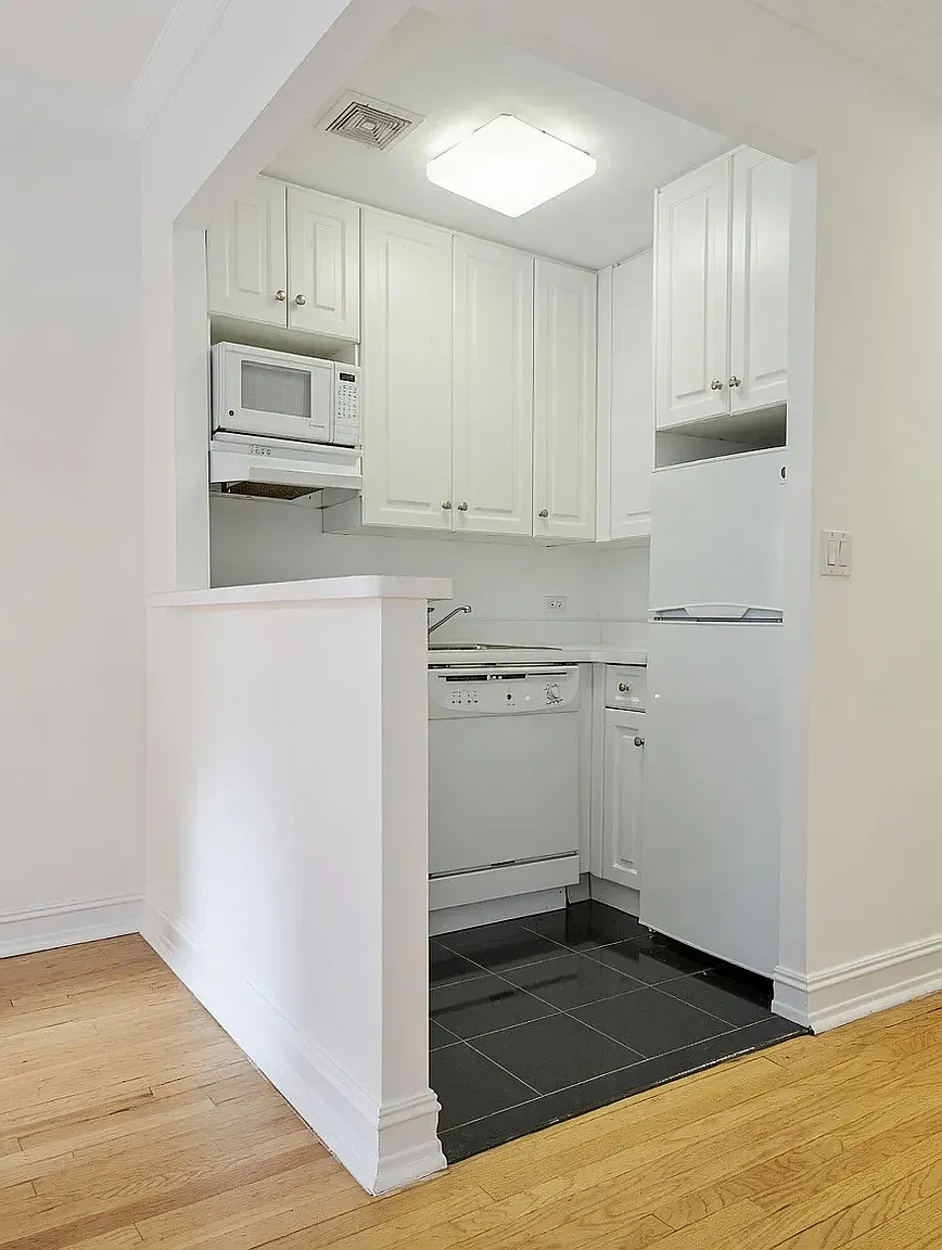 241 East 46th Street — Photo 3