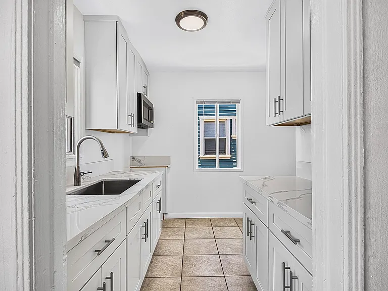 530 W 9th St — Photo 18