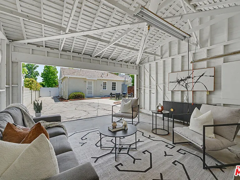 5119 Enfield Ave — Photo 27