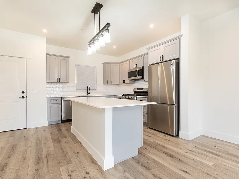 1704 Lincoln St #A — Photo 6