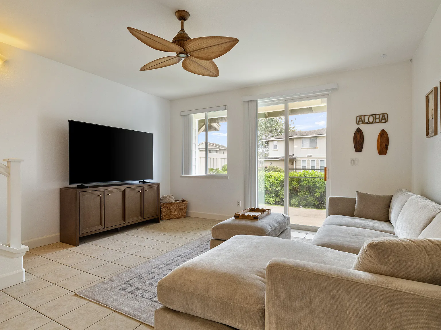 2 bed, 2.5 bath, 981 sqft, $5,000 — Photo 1