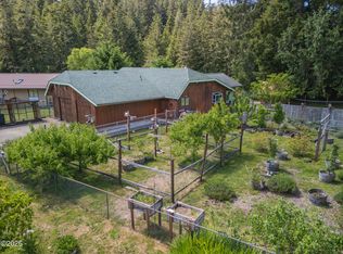 824 SE Home Port Ln, Waldport, OR 97394