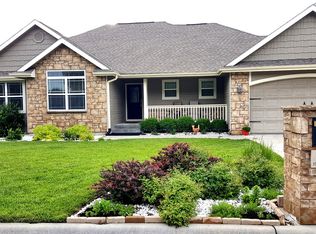 221 Starlight Ln, Manhattan, KS 66503