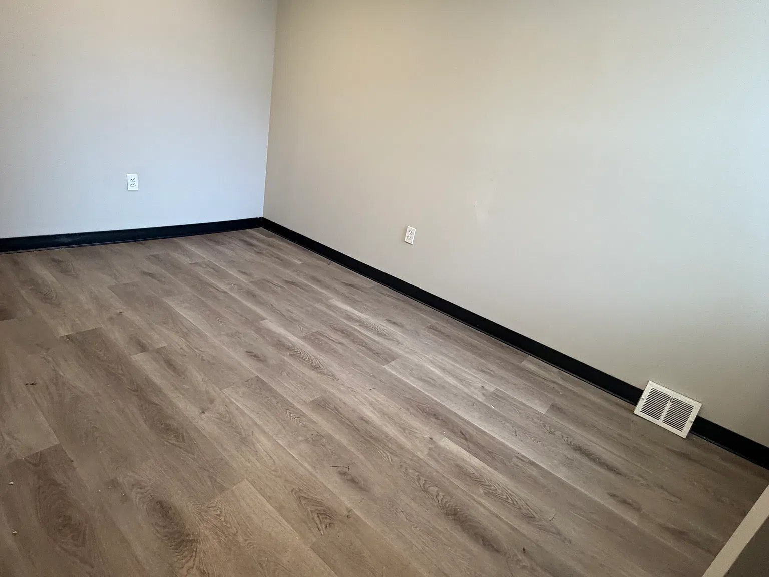 2 bed, $1,300 — Photo 4