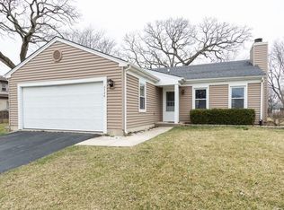 2720 Meadowdale Ln, Woodridge, IL 60517