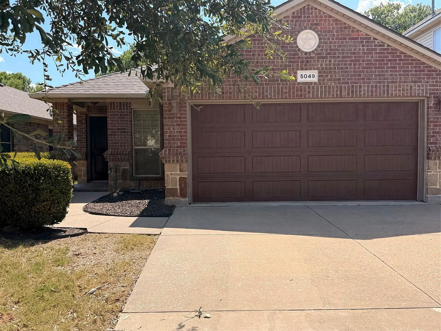 Comfort, Space, and Convenience in Fort Worth — Photo 1
