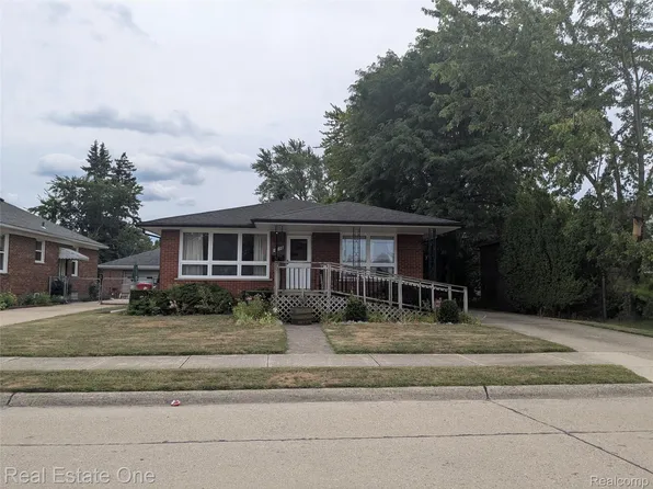 16034 Hauss Ave, Eastpointe, MI 48021
