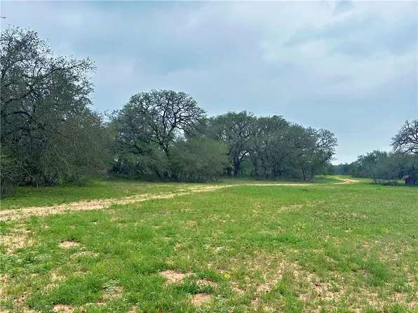 586 Jenschke Ln, Poteet, TX 78065