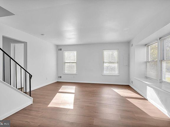 3rd image of 14 Corona Ct