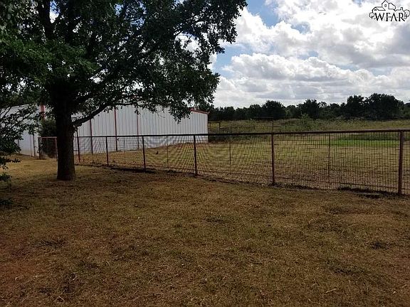 3rd image of 146 Mesquite Ln