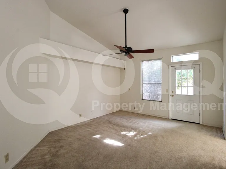315 W Marconi Ave — Photo 15