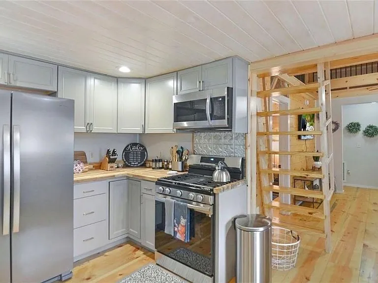 165 Corbin Hill Rd — Photo 6