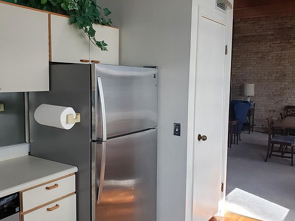4th image of 540 N Lake Shore Dr APT 325
