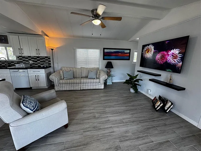 228 Orchid St — Photo 17