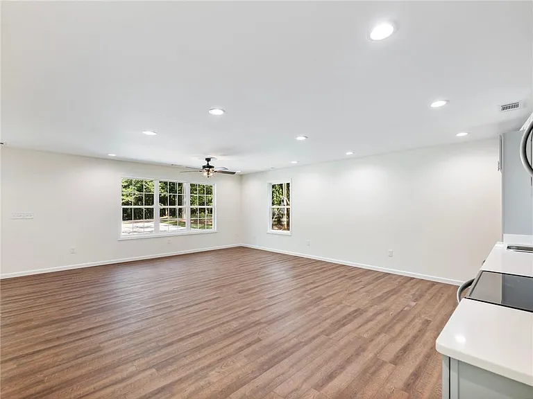 8079 Beachwood Dr — Photo 9