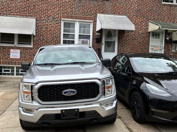 6930 Theodore St, Philadelphia, PA 19142