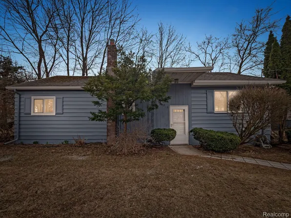 410 S Squirrel Rd, Auburn Hills, MI 48326