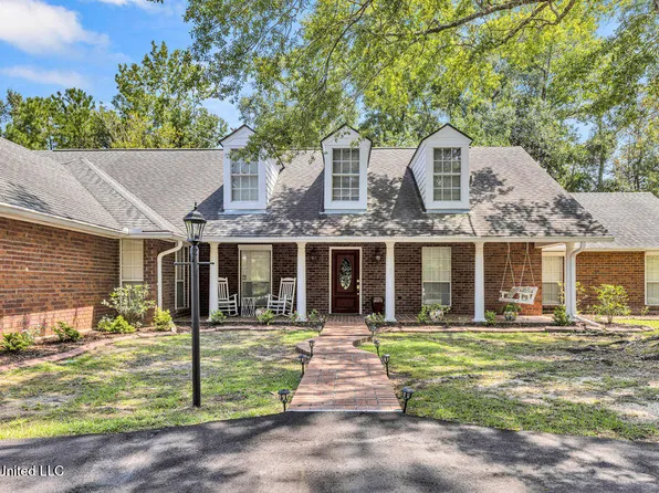 8342 Kahala Dr, Diamondhead, MS 39525
