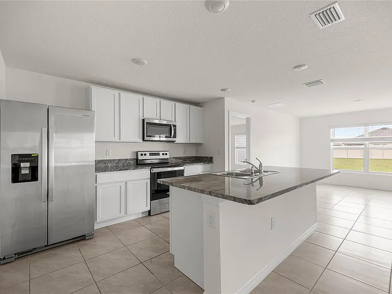 8904 SW 50th Ter — Photo 2