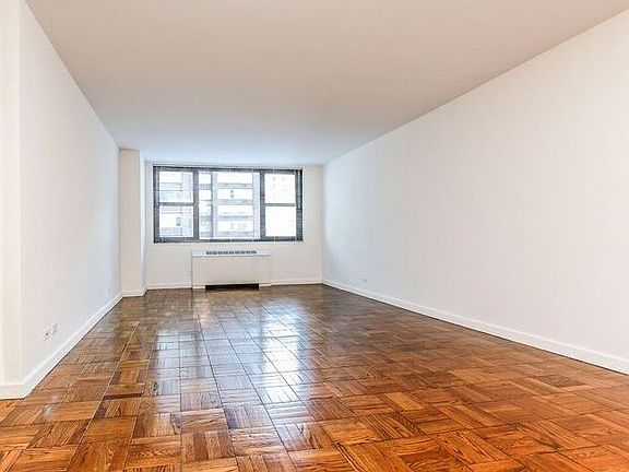 3rd image of 330 W 58th St APT 14G