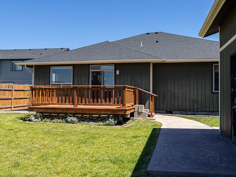 Backyard (deck)