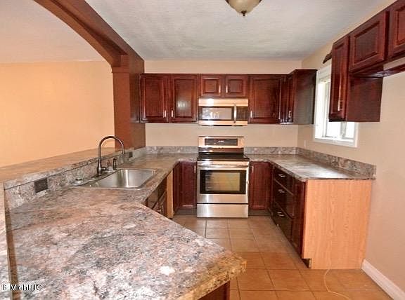 3rd image of 1511 Albert Ave