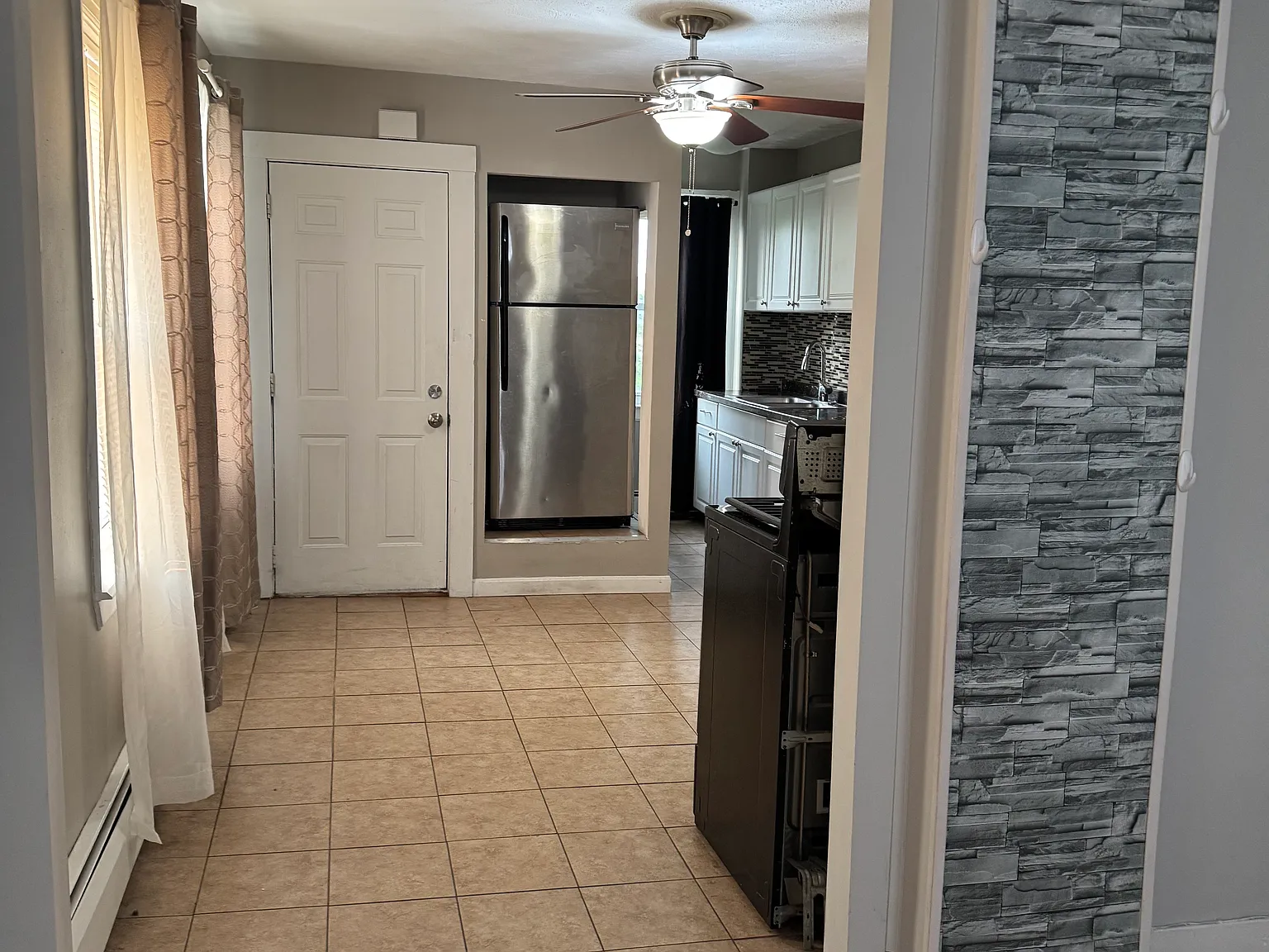 2 bed, 750 sqft, $1,800 — Photo 3