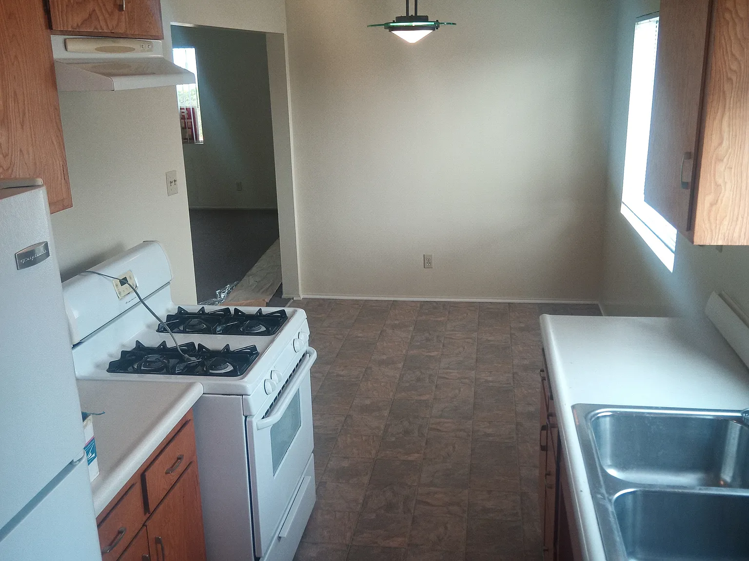 3 bed, 1265 sqft, $5,660 — Photo 3