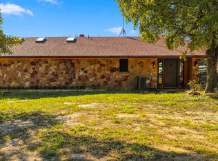 590 Don Propp Rd, Azle, TX 76020